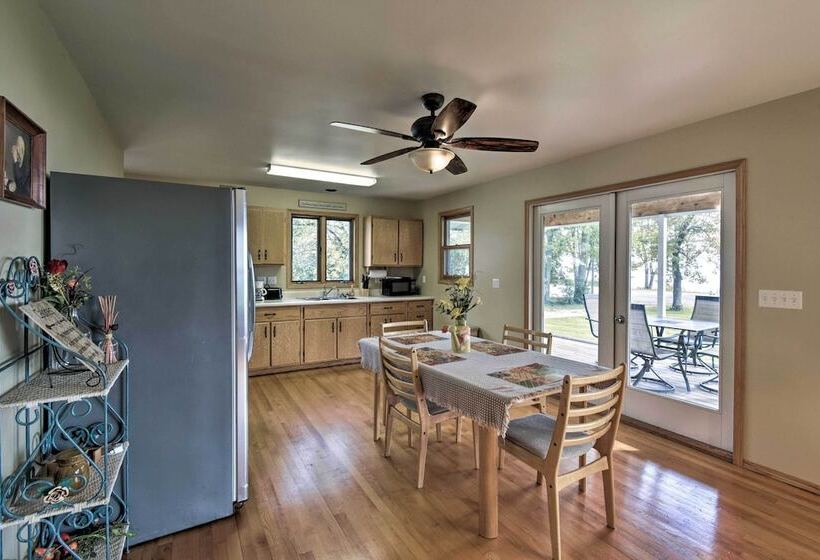 Charming Neenah House W/ Porch On Lake Winnebago!