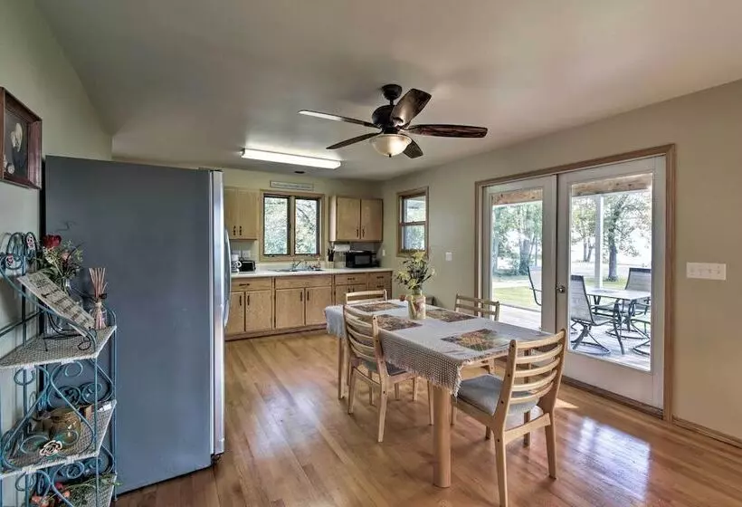 Charming Neenah House W/ Porch On Lake Winnebago!