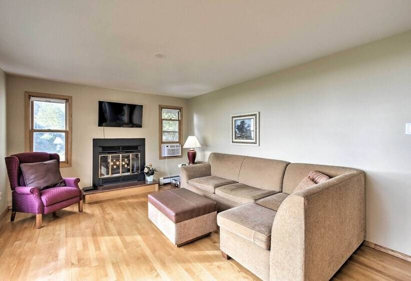 Charming Neenah House W/ Porch On Lake Winnebago!