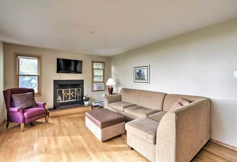 Charming Neenah House W/ Porch On Lake Winnebago!