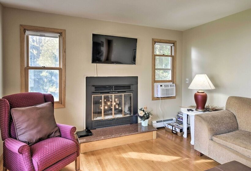 Charming Neenah House W/ Porch On Lake Winnebago!