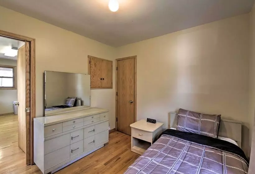 Charming Neenah House W/ Porch On Lake Winnebago!