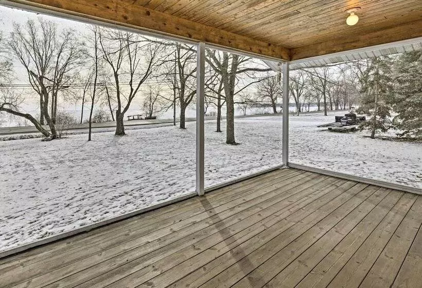 Charming Neenah House W/ Porch On Lake Winnebago!