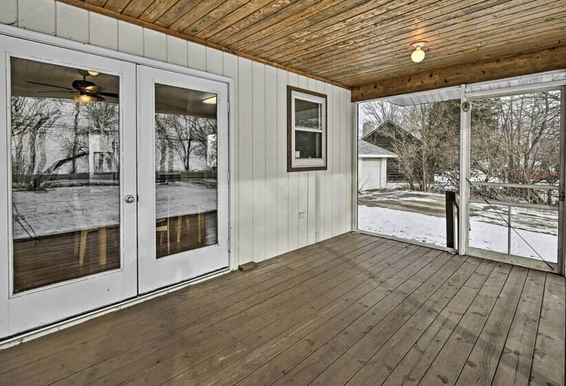 Charming Neenah House W/ Porch On Lake Winnebago!