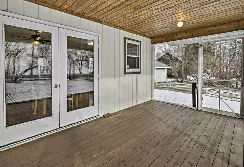 Charming Neenah House W/ Porch On Lake Winnebago!