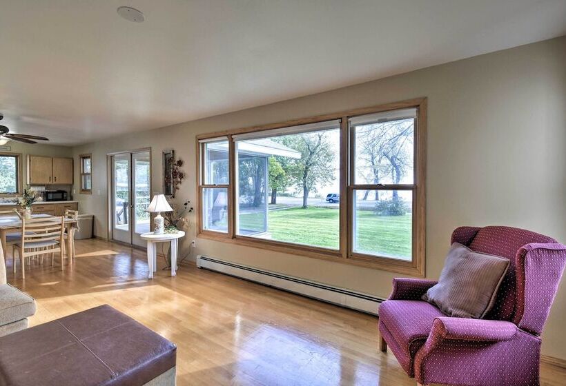 Charming Neenah House W/ Porch On Lake Winnebago!