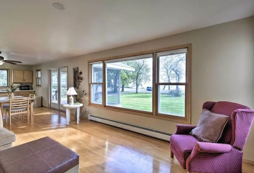 Charming Neenah House W/ Porch On Lake Winnebago!