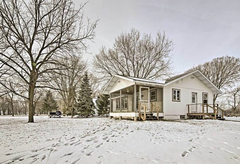 Charming Neenah House W/ Porch On Lake Winnebago!