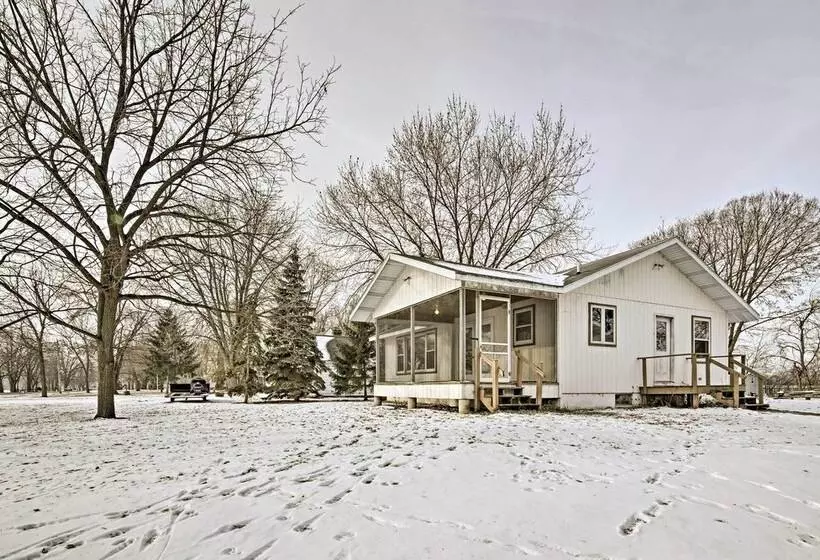 Charming Neenah House W/ Porch On Lake Winnebago!