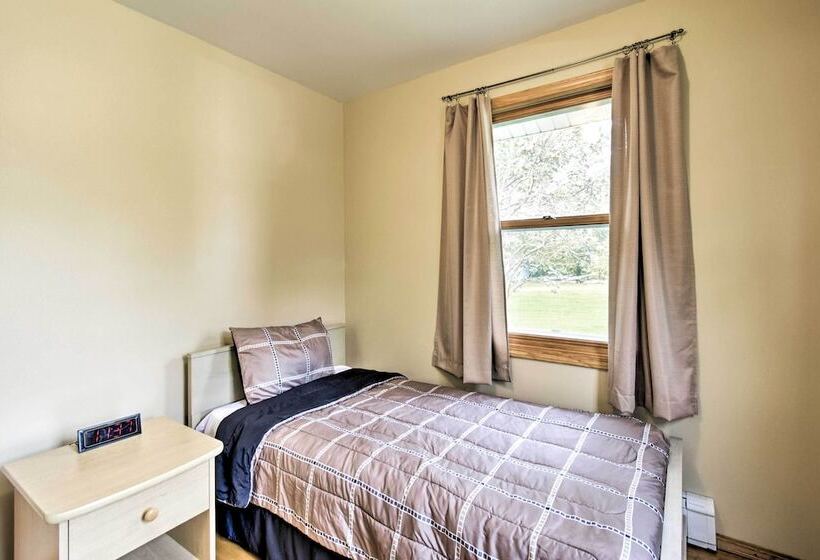 Charming Neenah House W/ Porch On Lake Winnebago!