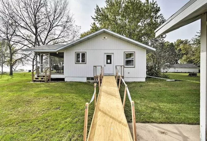 Charming Neenah House W/ Porch On Lake Winnebago!