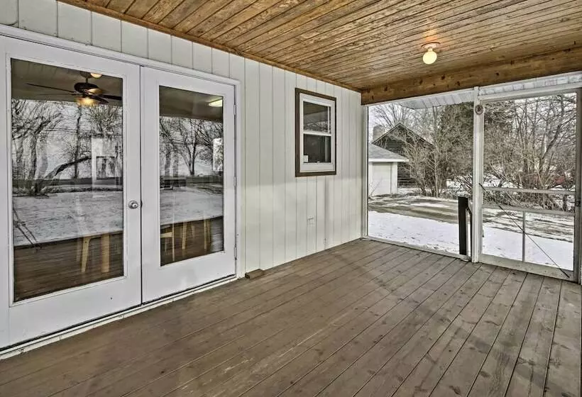 Charming Neenah House W/ Porch On Lake Winnebago!