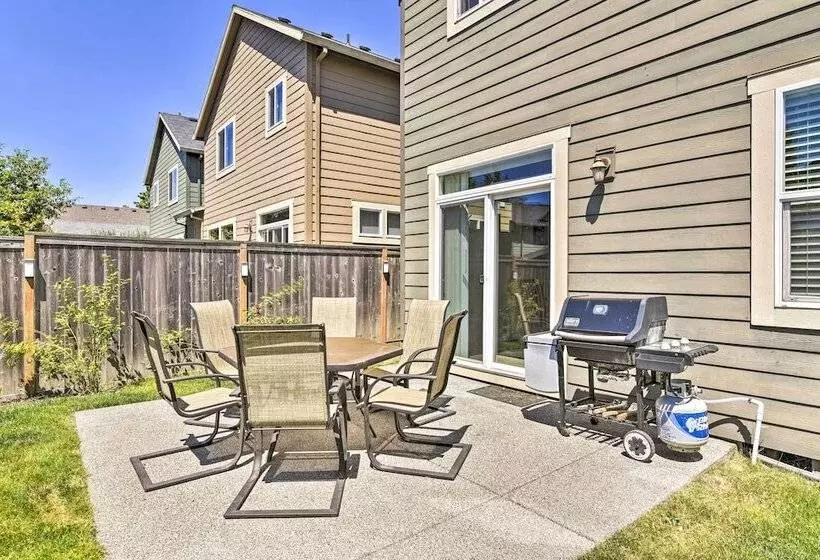 Portland Home W/ Private Hot Tub: 9 Mi To Downtown