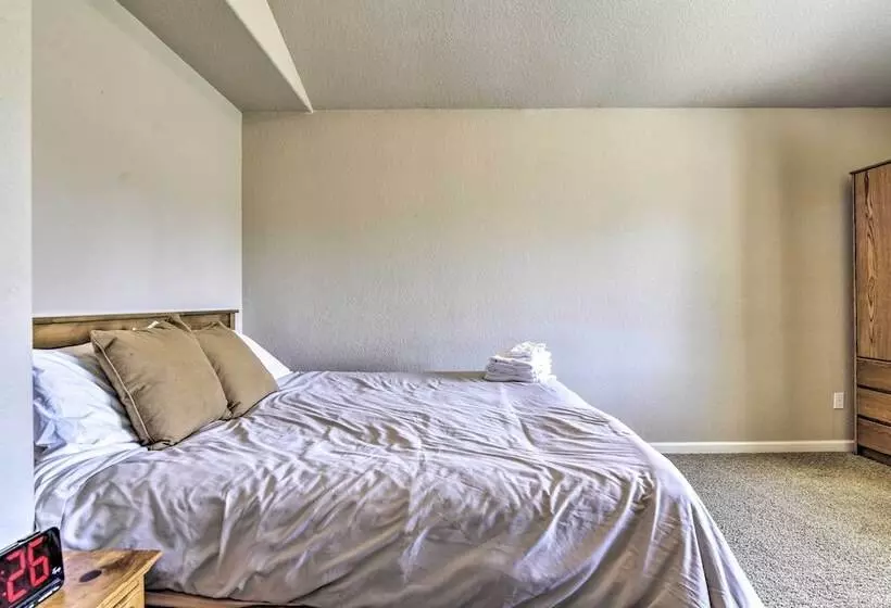 Portland Home W/ Private Hot Tub: 9 Mi To Downtown