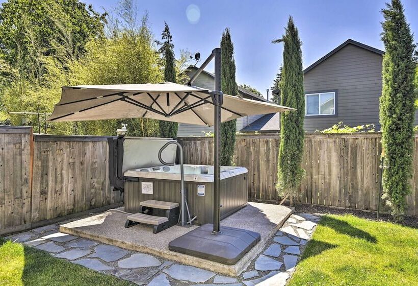 Portland Home W/ Private Hot Tub: 9 Mi To Downtown