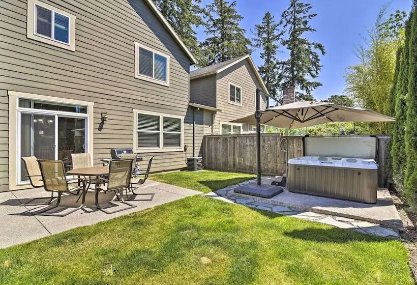 Portland Home W/ Private Hot Tub: 9 Mi To Downtown