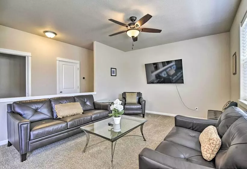 Portland Home W/ Private Hot Tub: 9 Mi To Downtown