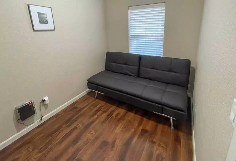 Portland Home W/ Private Hot Tub: 9 Mi To Downtown