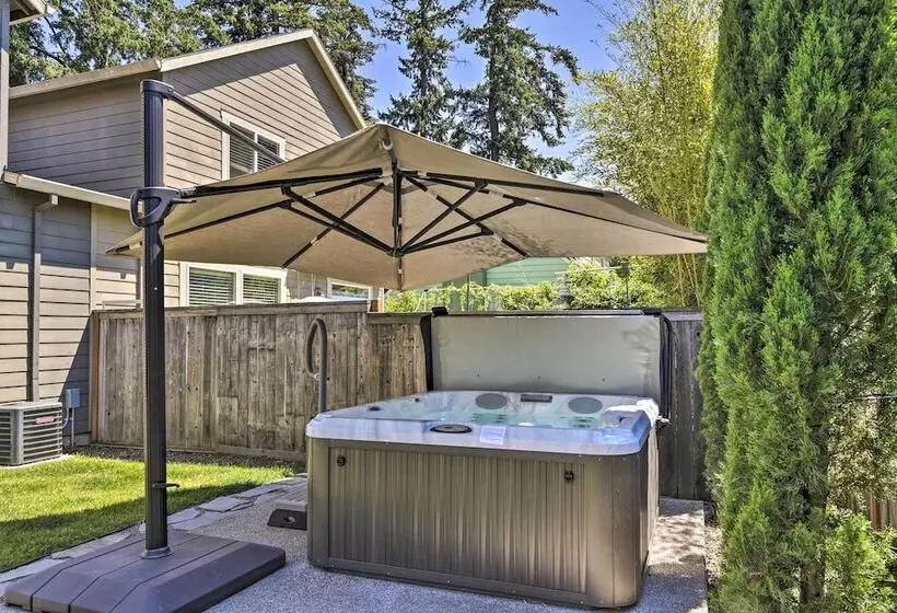Portland Home W/ Private Hot Tub: 9 Mi To Downtown