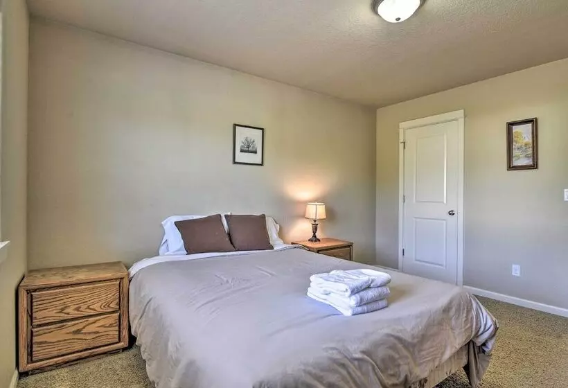 Portland Home W/ Private Hot Tub: 9 Mi To Downtown