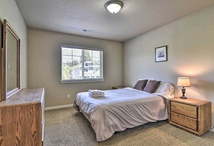 Portland Home W/ Private Hot Tub: 9 Mi To Downtown