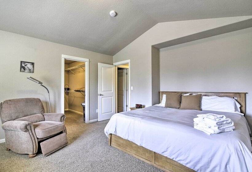 Portland Home W/ Private Hot Tub: 9 Mi To Downtown