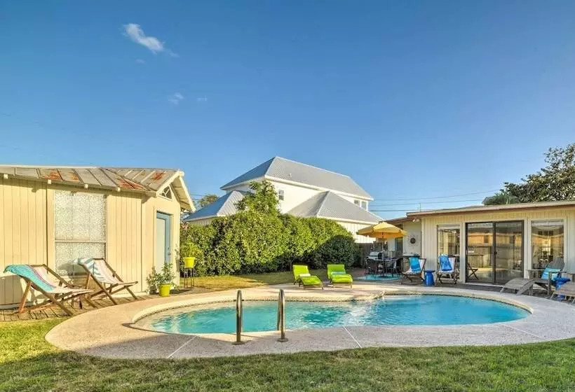 Coastal Pcb Cottage W/pool & Bbq: 1block To Beach!