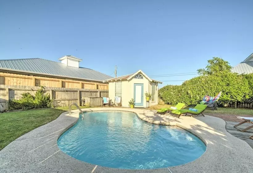 Coastal Pcb Cottage W/pool & Bbq: 1block To Beach!