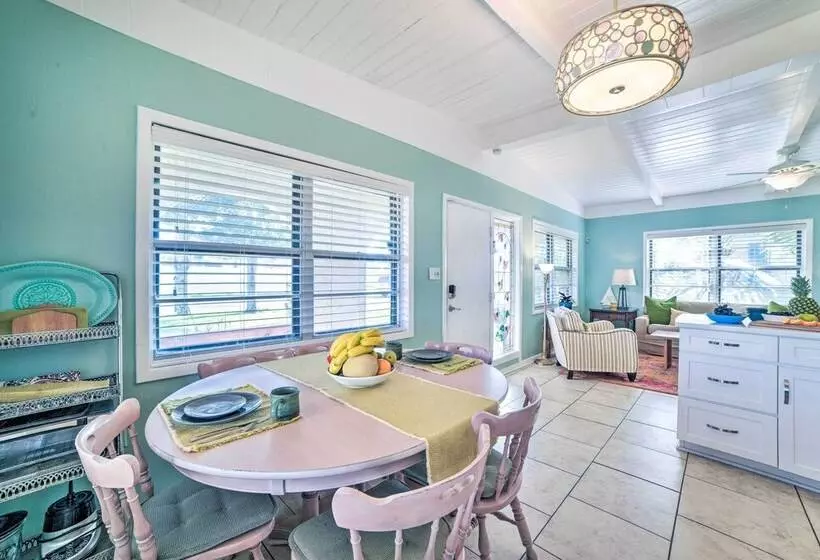 Coastal Pcb Cottage W/pool & Bbq: 1block To Beach!