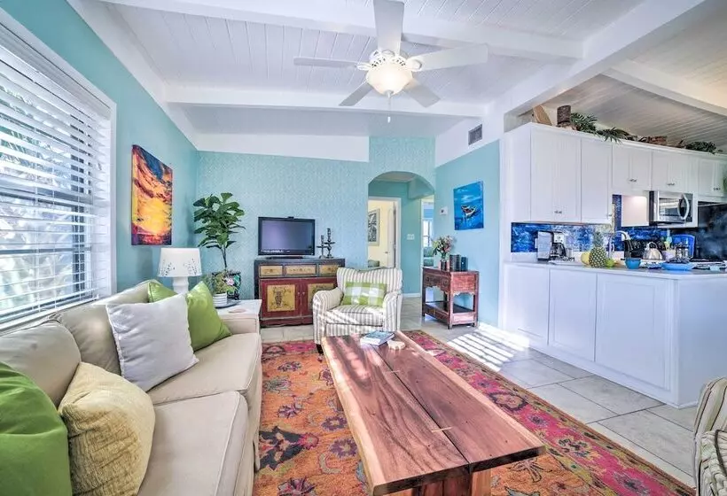 Coastal Pcb Cottage W/pool & Bbq: 1block To Beach!