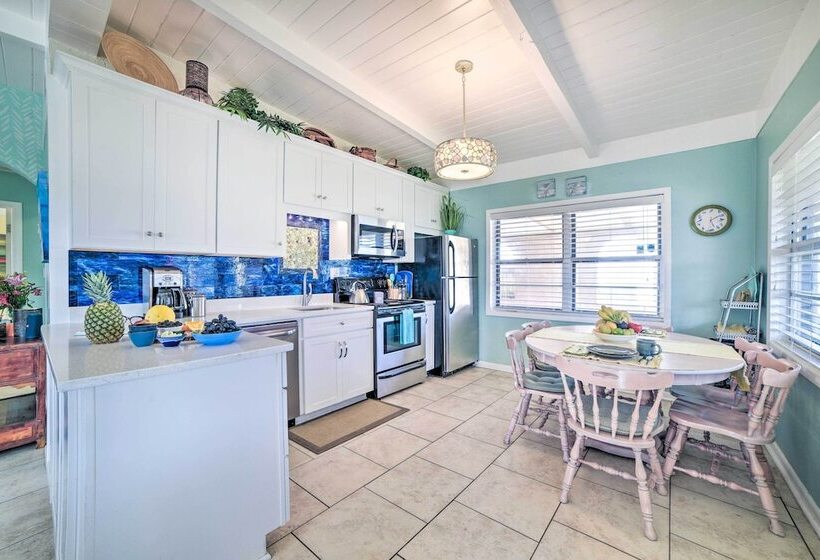 Coastal Pcb Cottage W/pool & Bbq: 1block To Beach!