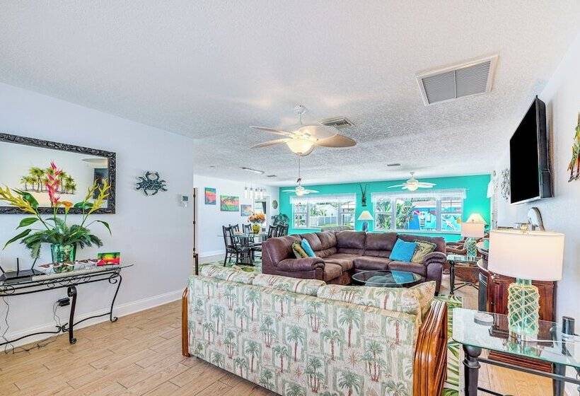 Colorful Canalfront Home   Boat Dock, Deck, Kayaks