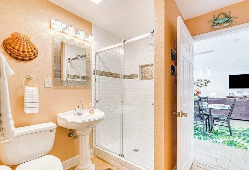 Colorful Canalfront Home   Boat Dock, Deck, Kayaks