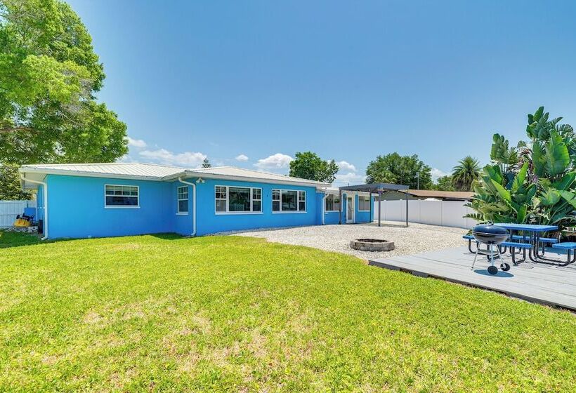 Colorful Canalfront Home   Boat Dock, Deck, Kayaks