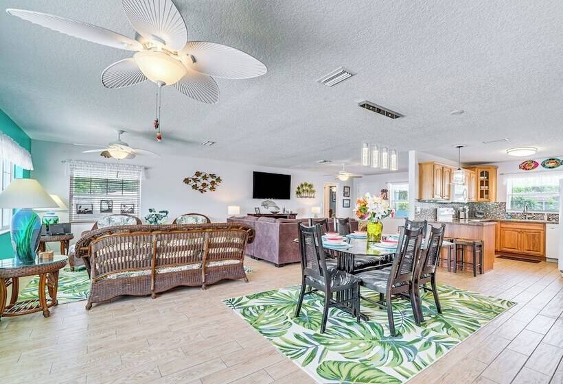 Colorful Canalfront Home   Boat Dock, Deck, Kayaks