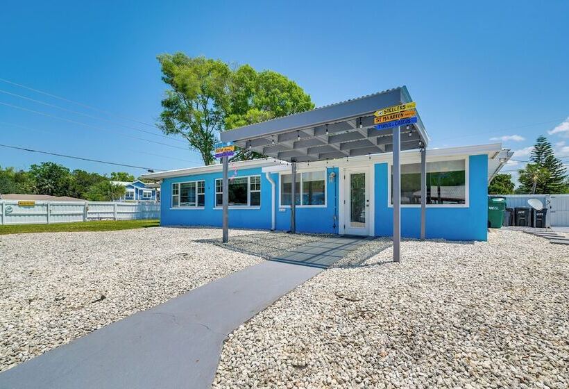 Colorful Canalfront Home   Boat Dock, Deck, Kayaks