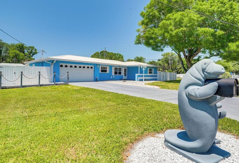 Colorful Canalfront Home   Boat Dock, Deck, Kayaks