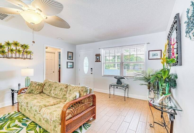 Colorful Canalfront Home   Boat Dock, Deck, Kayaks