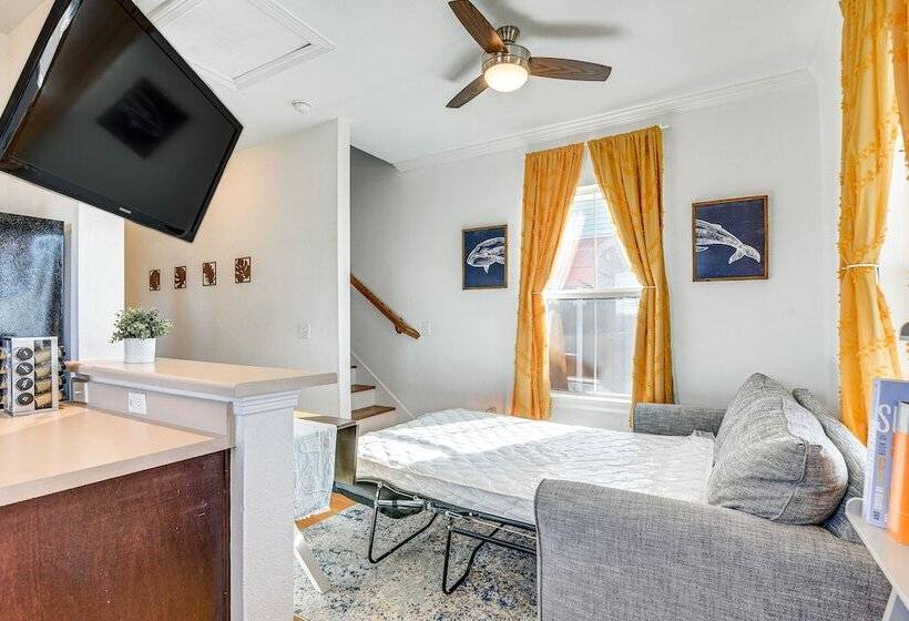 Walk To Beach: Colorful Home W/ Patio In Galveston