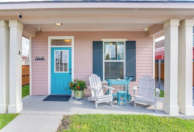 Walk To Beach: Colorful Home W/ Patio In Galveston