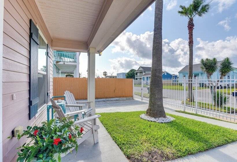 Walk To Beach: Colorful Home W/ Patio In Galveston