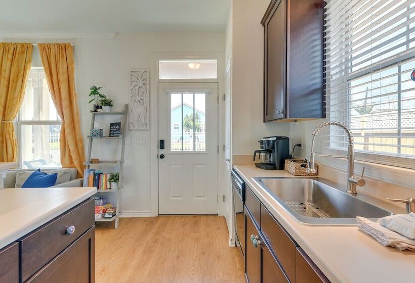 Walk To Beach: Colorful Home W/ Patio In Galveston