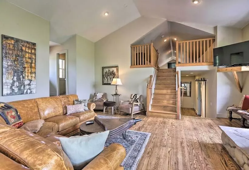 Conifer Cabin W/ Mountain Views On 100 Acres!