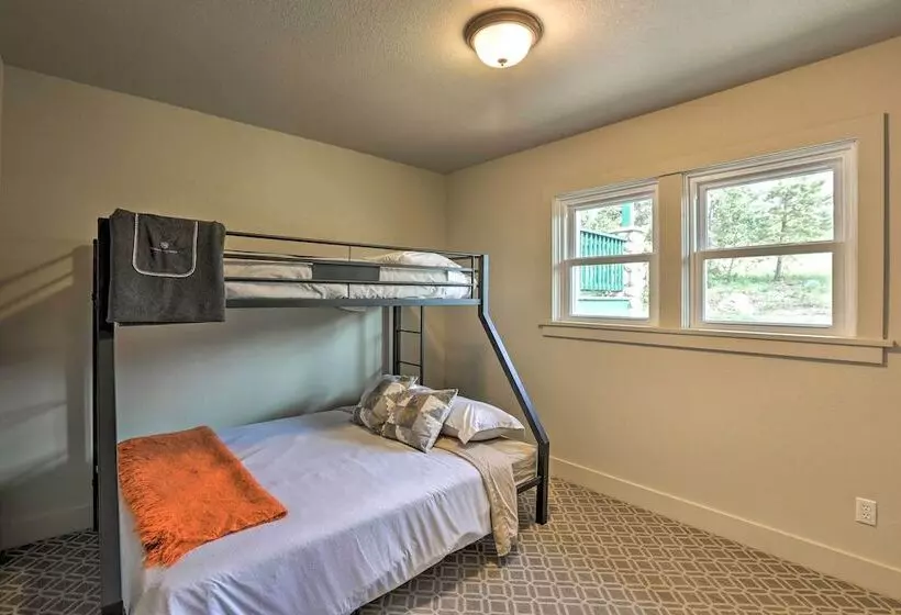 Conifer Cabin W/ Mountain Views On 100 Acres!