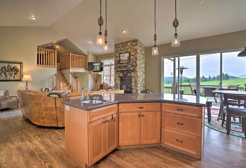 Conifer Cabin W/ Mountain Views On 100 Acres!