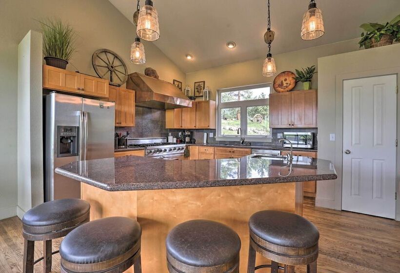 Conifer Cabin W/ Mountain Views On 100 Acres!