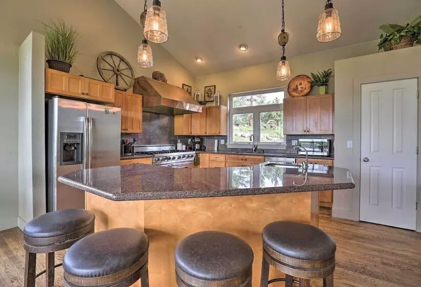 Conifer Cabin W/ Mountain Views On 100 Acres!