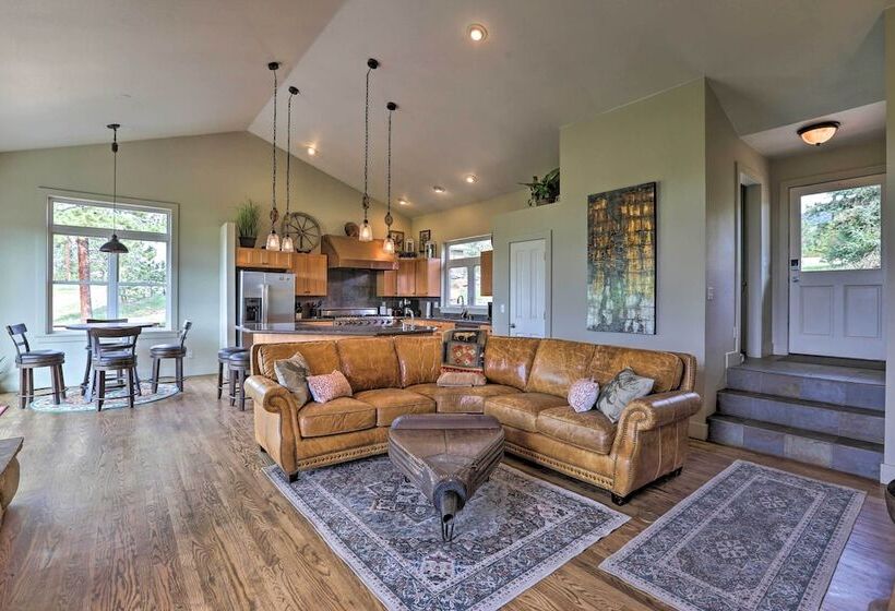 Conifer Cabin W/ Mountain Views On 100 Acres!