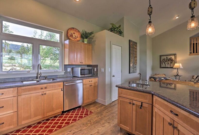 Conifer Cabin W/ Mountain Views On 100 Acres!