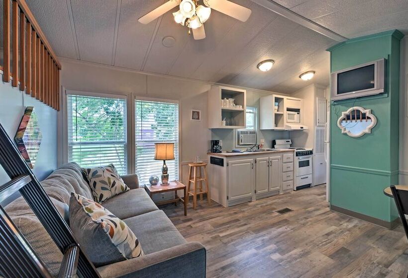 Cozy Middle Bass Cabin W/ Grill & Lagoon Access!